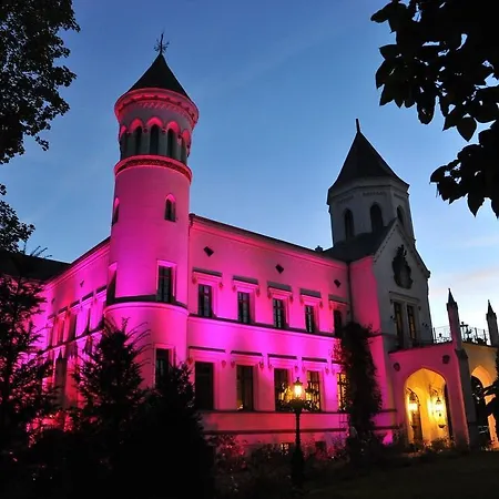 Schlosshotel Bredenfelde Hotel Bredenfelde