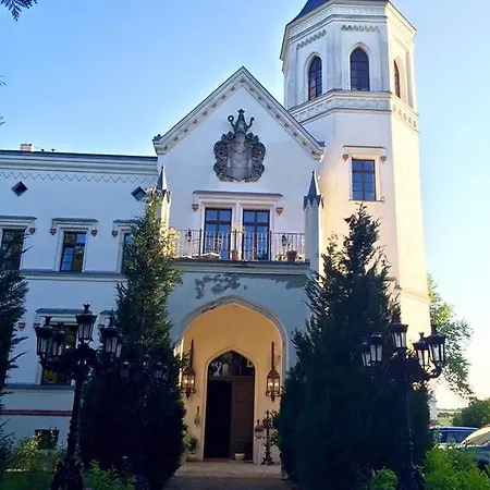 Schlosshotel Bredenfelde 4*