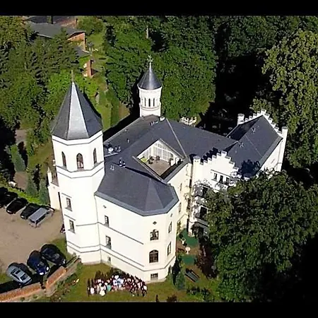 Schlosshotel Bredenfelde Hotel 4*