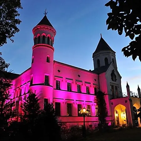 Schlosshotel Bredenfelde Hotel Bredenfelde