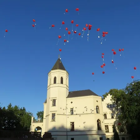 Schlosshotel Bredenfelde 4* Bredenfelde