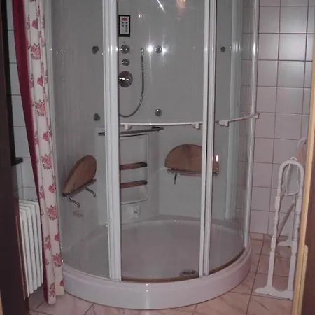 Schlosshotel Bredenfelde 4*